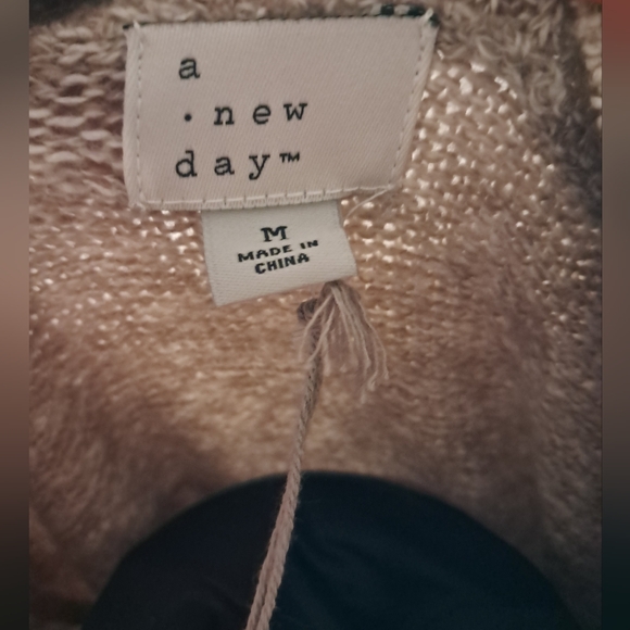 A New Day Women's Oatmeal V-Neck Oversized Pullover Sweater NWT - Picture 7 of 8